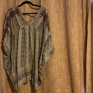 FREE PEOPLE Gray and white pheasant top with red stitching